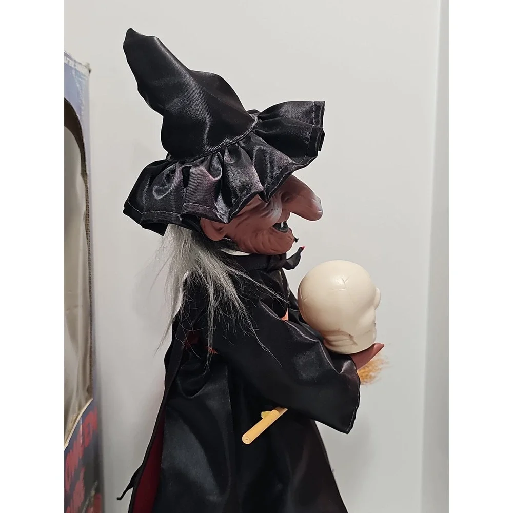 Vintage 1988 Funny Toys Halloween Animated Witch Lights Sound Motion With Box